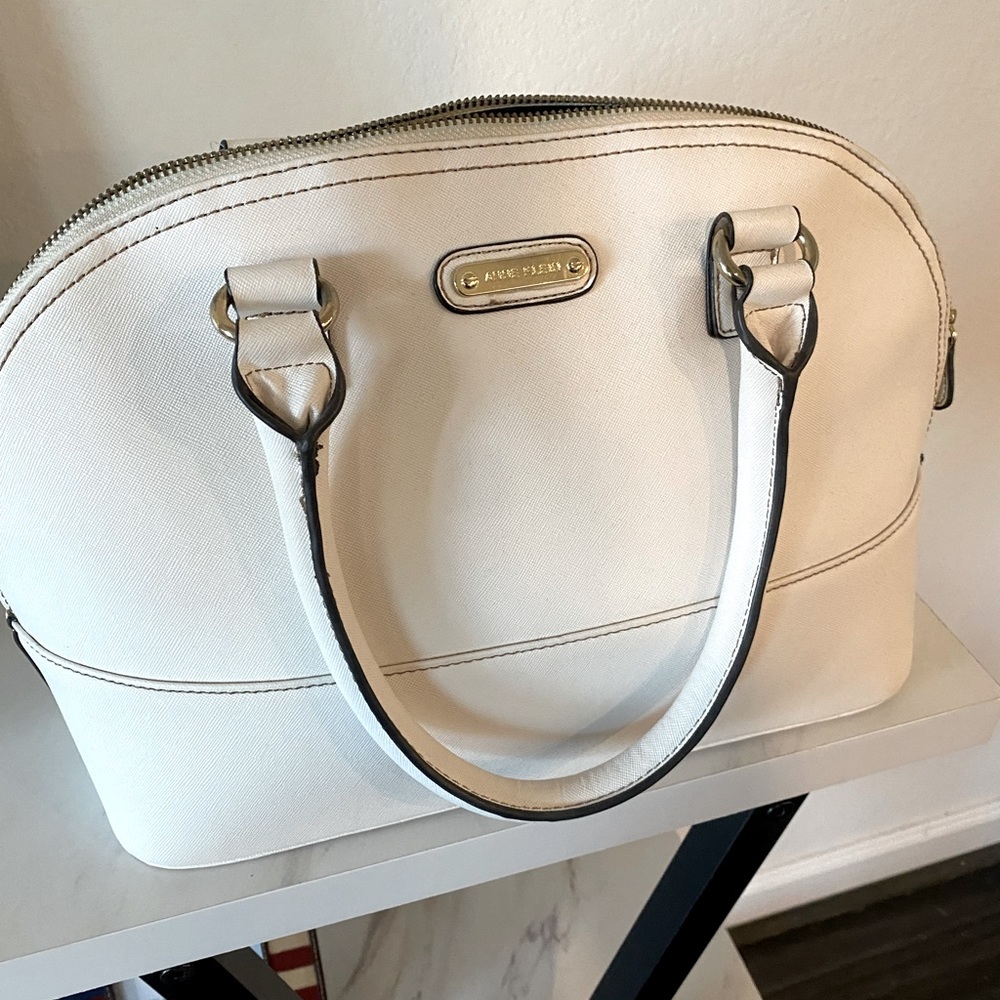 Anne Klein purse excellent condition - white